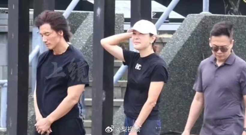 ภาพบีบหัวใจ เจอร์รีเหยียน ร่ำไห้หน้าหลุมศพต้าเอสท่ามกลางลมพายุ