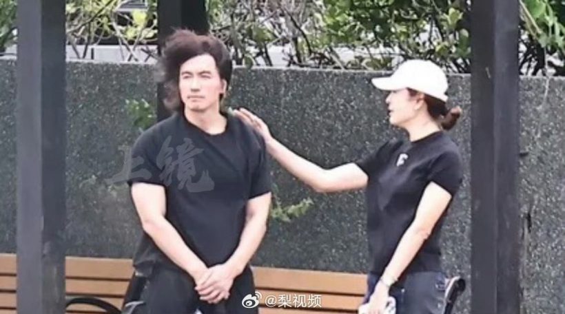 ภาพบีบหัวใจ เจอร์รีเหยียน ร่ำไห้หน้าหลุมศพต้าเอสท่ามกลางลมพายุ