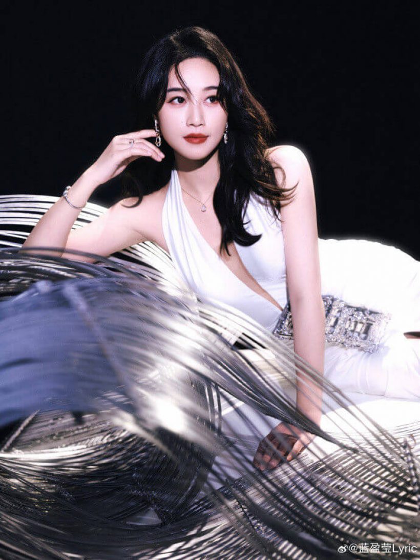 โสดมา 4 ปี...มูฟออนแล้ว?นางเอกตัวแม่ ถูกแฉควงหนุ่มปริศนา!