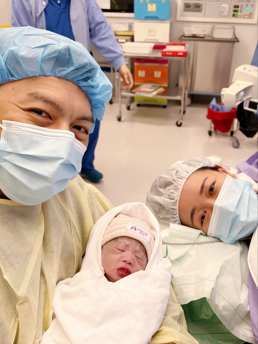 ภรรยาพระเอก คลอดลูกคนที่ 2 ความหล่อได้พ่อมาเต็มๆ!