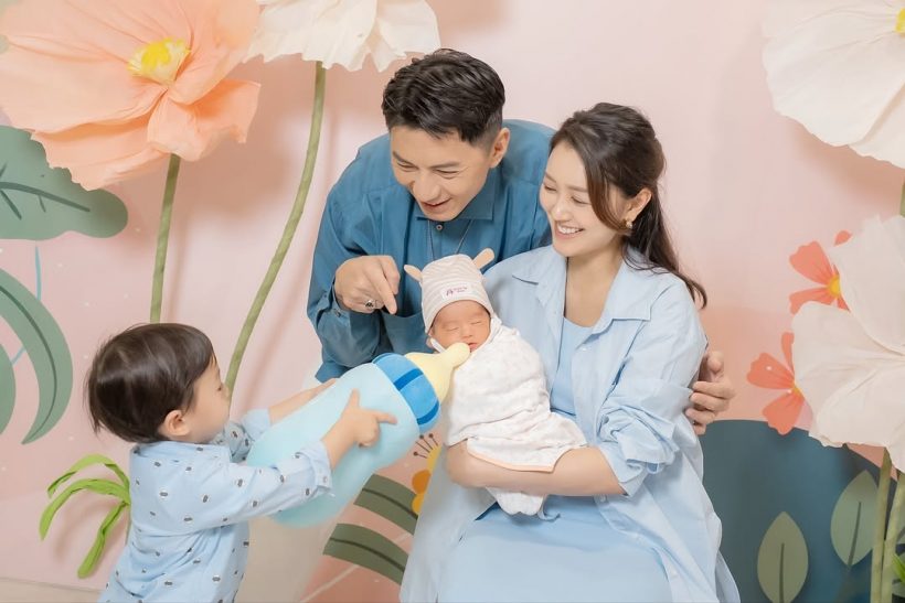 ภรรยาพระเอก คลอดลูกคนที่ 2 ความหล่อได้พ่อมาเต็มๆ!