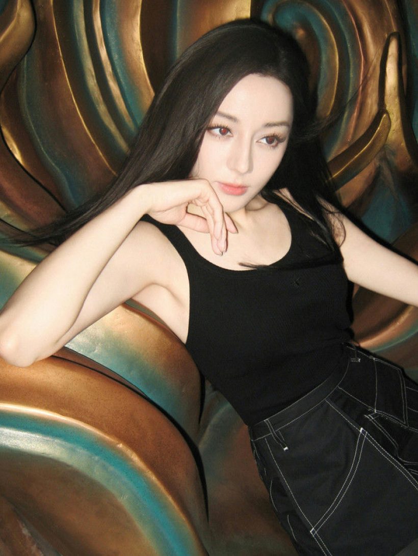 เปิดภาพสมัยอายุ 20 ตี๋ลี่เร่อปา เคยตัดพ้อบอกตัวเองไม่สวย!