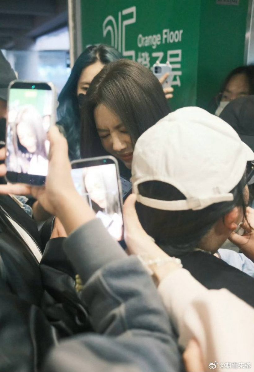 ไม่ไหวเเล้ว! นางเอกดัง โดนเเฟนๆรุมจนร้องไห้