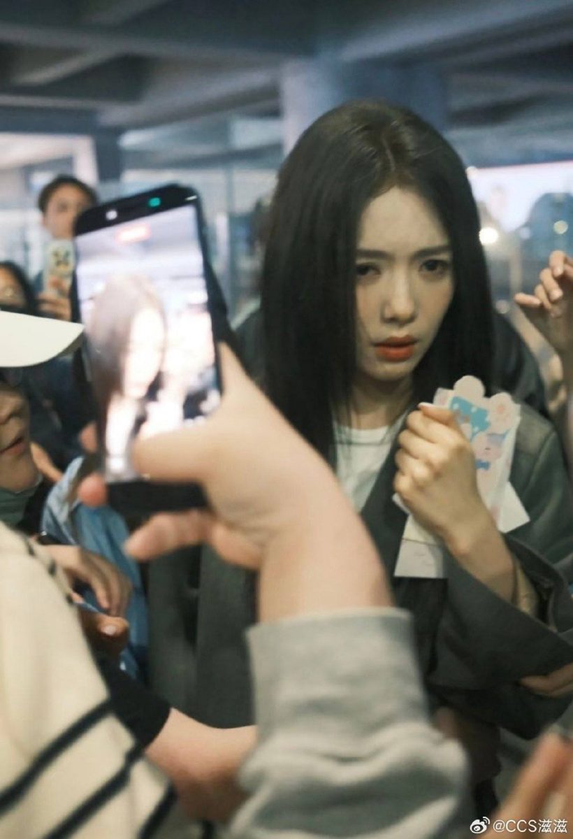 ไม่ไหวเเล้ว! นางเอกดัง โดนเเฟนๆรุมจนร้องไห้