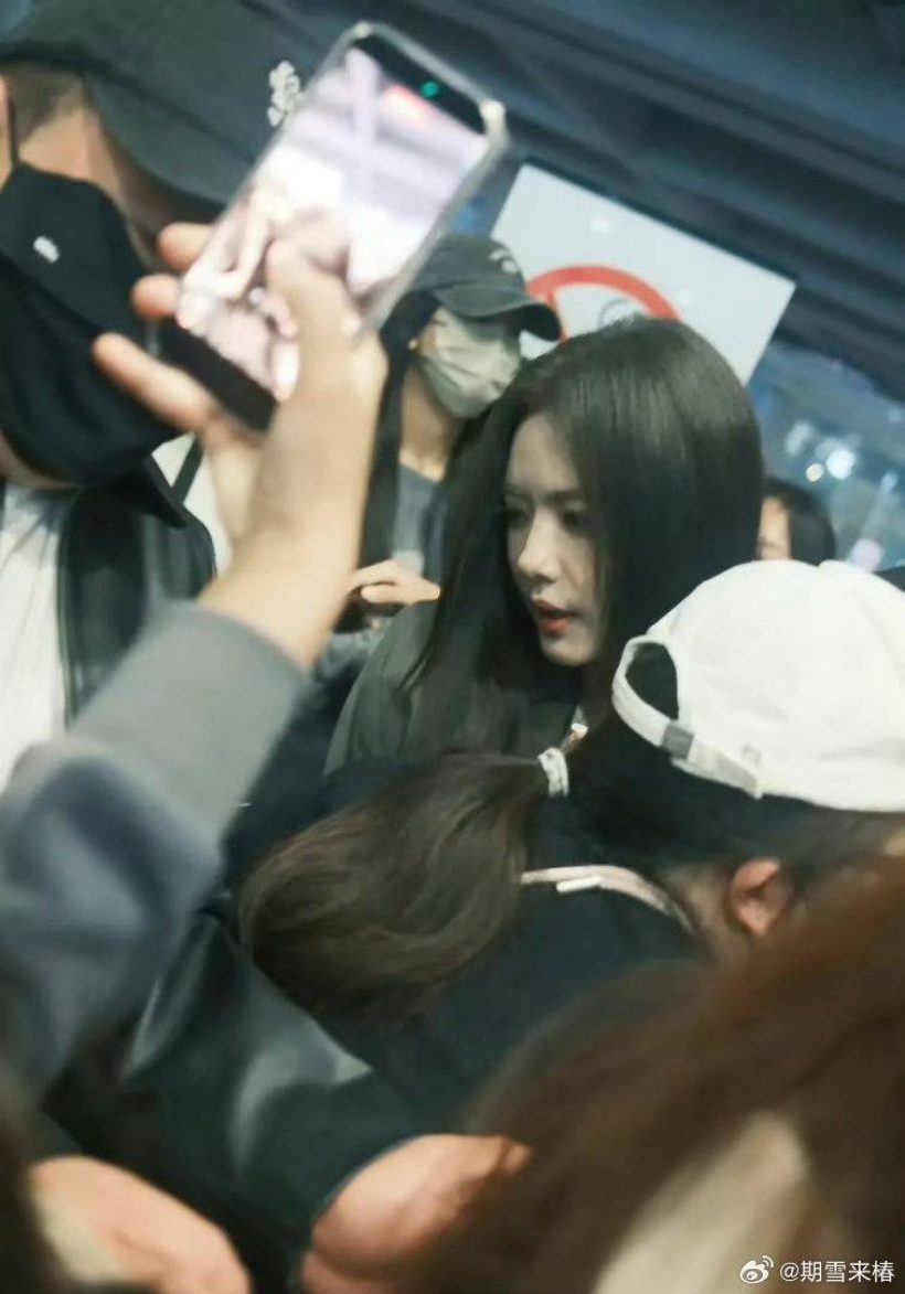 ไม่ไหวเเล้ว! นางเอกดัง โดนเเฟนๆรุมจนร้องไห้