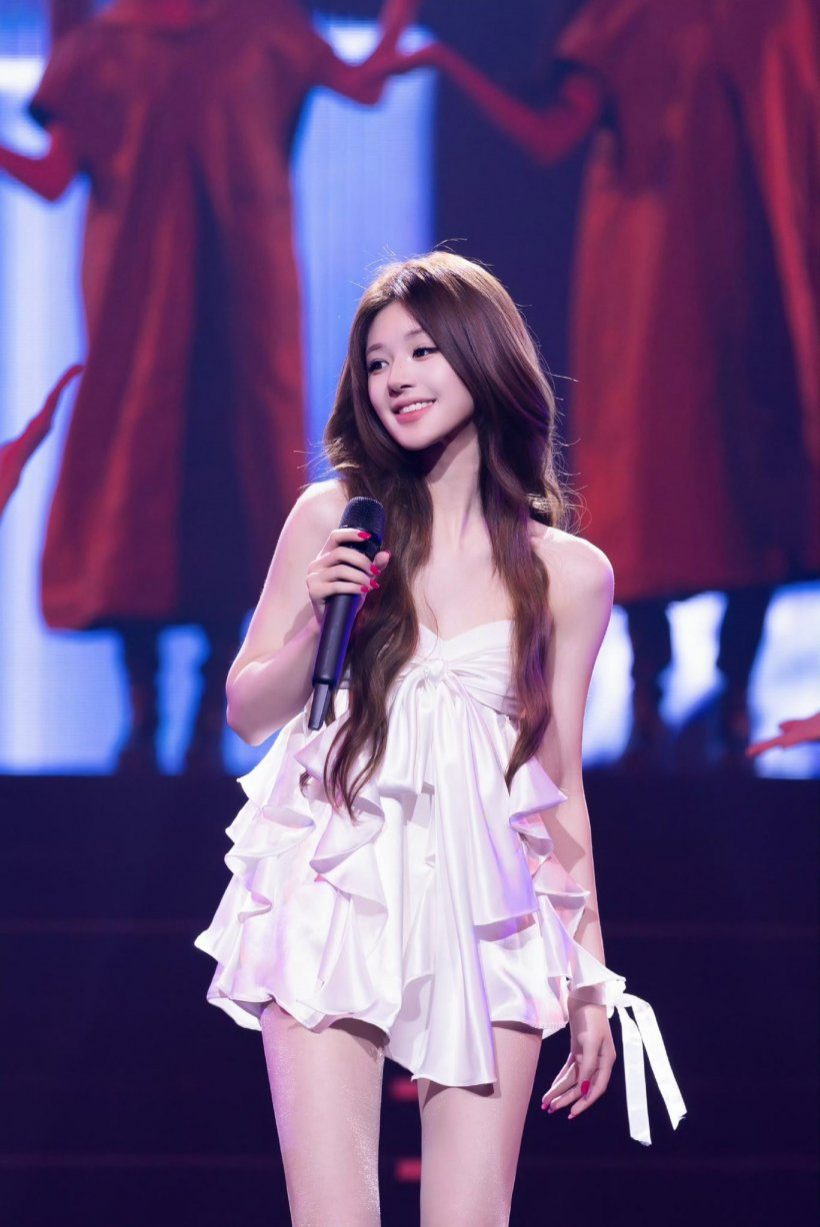จ้าวลู่ซือเสกกรุงเทพฯ เป็นเทพนิยาย! ทุกลุคบนเวทีสวยใจละลาย