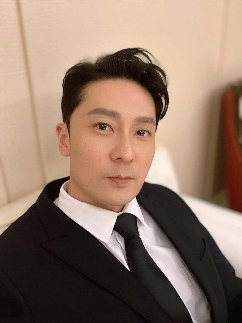 ฮือฮา! หนุ่มหล่อเปิดท้ายขายกาเเฟ ที่เเท้มีดีกรีเป็นถึงอดีตพระเอก