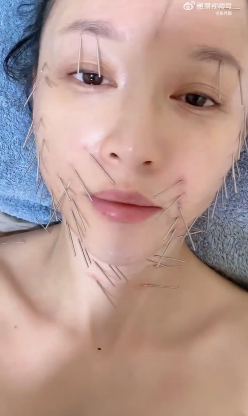 นางเอกรุ่นใหญ่เผยเคล็ดลับความสวย อายุเลข 4 เเล้ว เเต่หน้าเด็กเว่อร์!