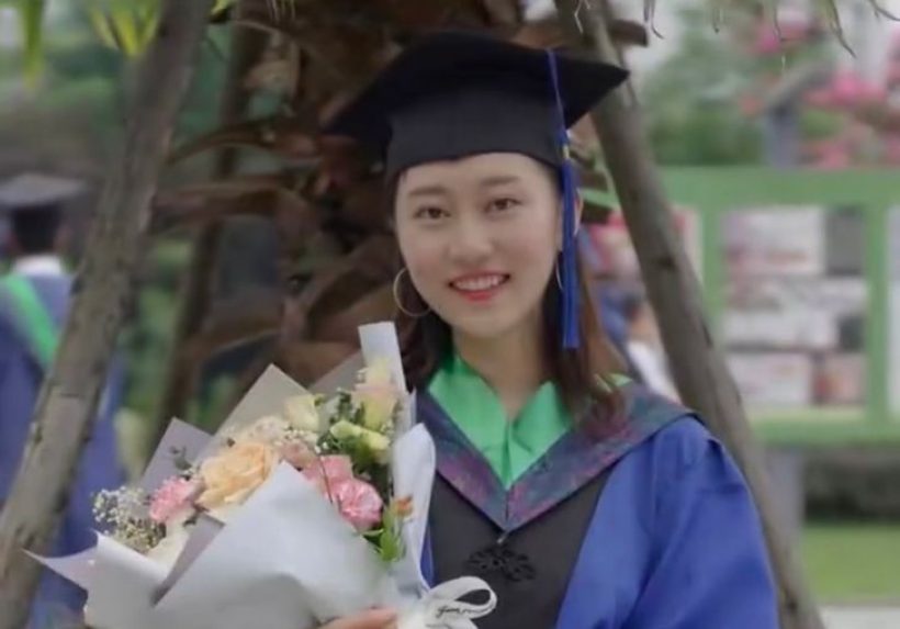 พนักงานเสิร์ฟหน้าคุ้น ที่เเท้คือนักเเสดงสาวจากซีรีส์ดังหลายเรื่อง