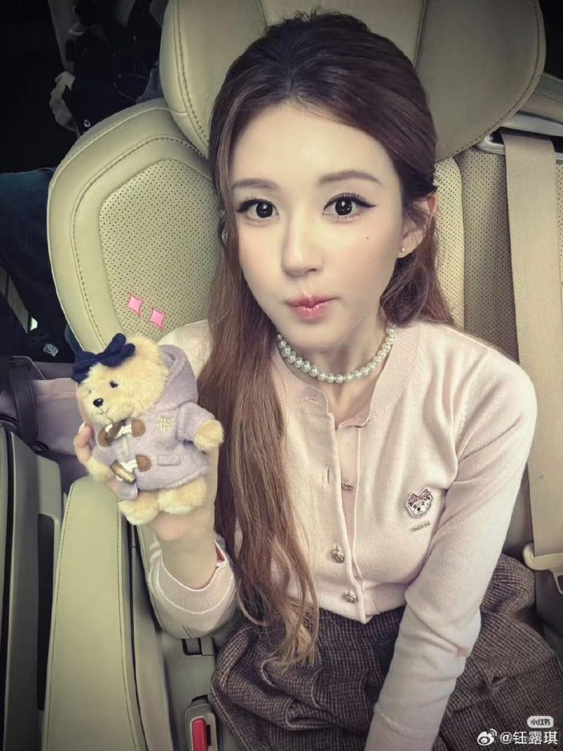 คนทะลัก! นางเอกดัง ปรากฎตัวอีเว้นท์ล่าสุด คนเเห่มุงห้างเเตก