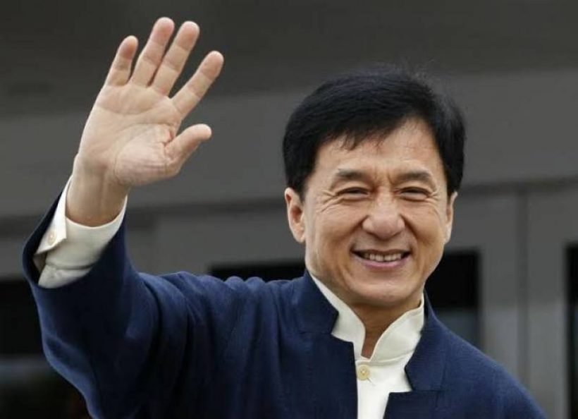 เเห่วิจารณ์ ซุปตาร์รุ่นใหญ่ ถึงเนื้อถึงตัว ดาราสาวรุ่นลูกเกินเลย