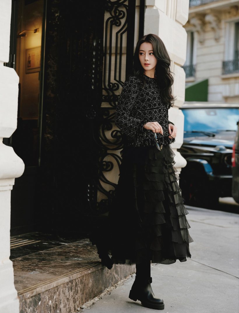 ไทม์ไลน์แตก! ส่องคอมเมนต์ชาวจีนหลัง ‘ตี๋ลี่เร่อปา’ ปล่อยลุค Dior ล่าสุด