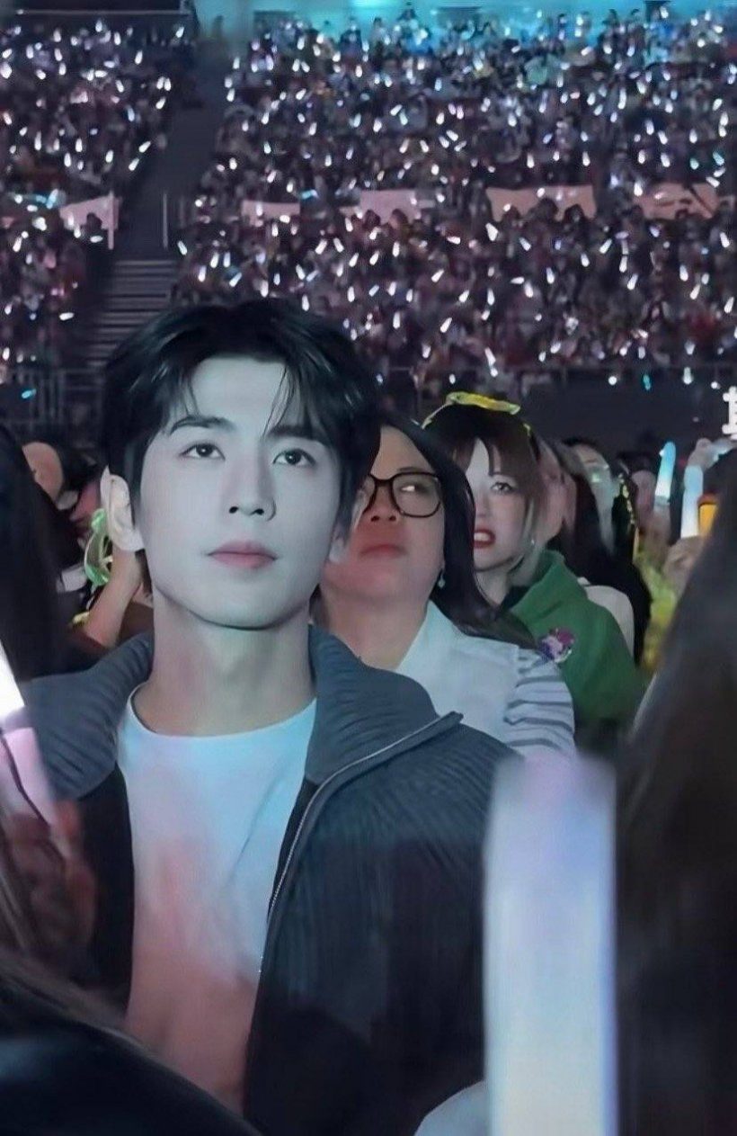 เซอร์ไพรส์พระเอกดัง โผลคอนเสิร์ต ตัวจริงหล่อกว่าในจอพันเท่า