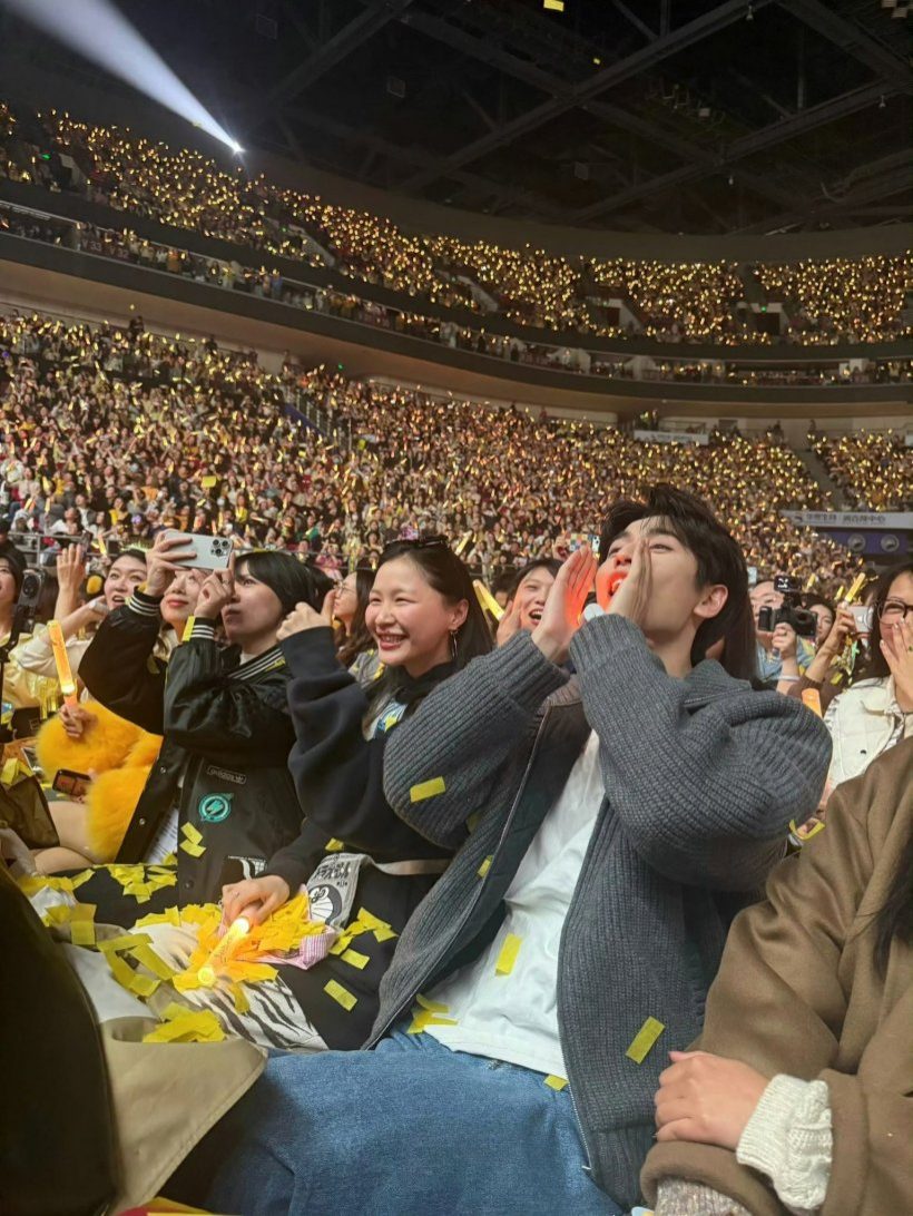 เซอร์ไพรส์พระเอกดัง โผลคอนเสิร์ต ตัวจริงหล่อกว่าในจอพันเท่า