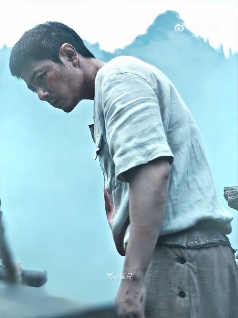 หล่อทะลุฝุ่น! หนุ่มหล่อพลิกลุคสุดเซอร์ จนจำแทบไม่ได้!