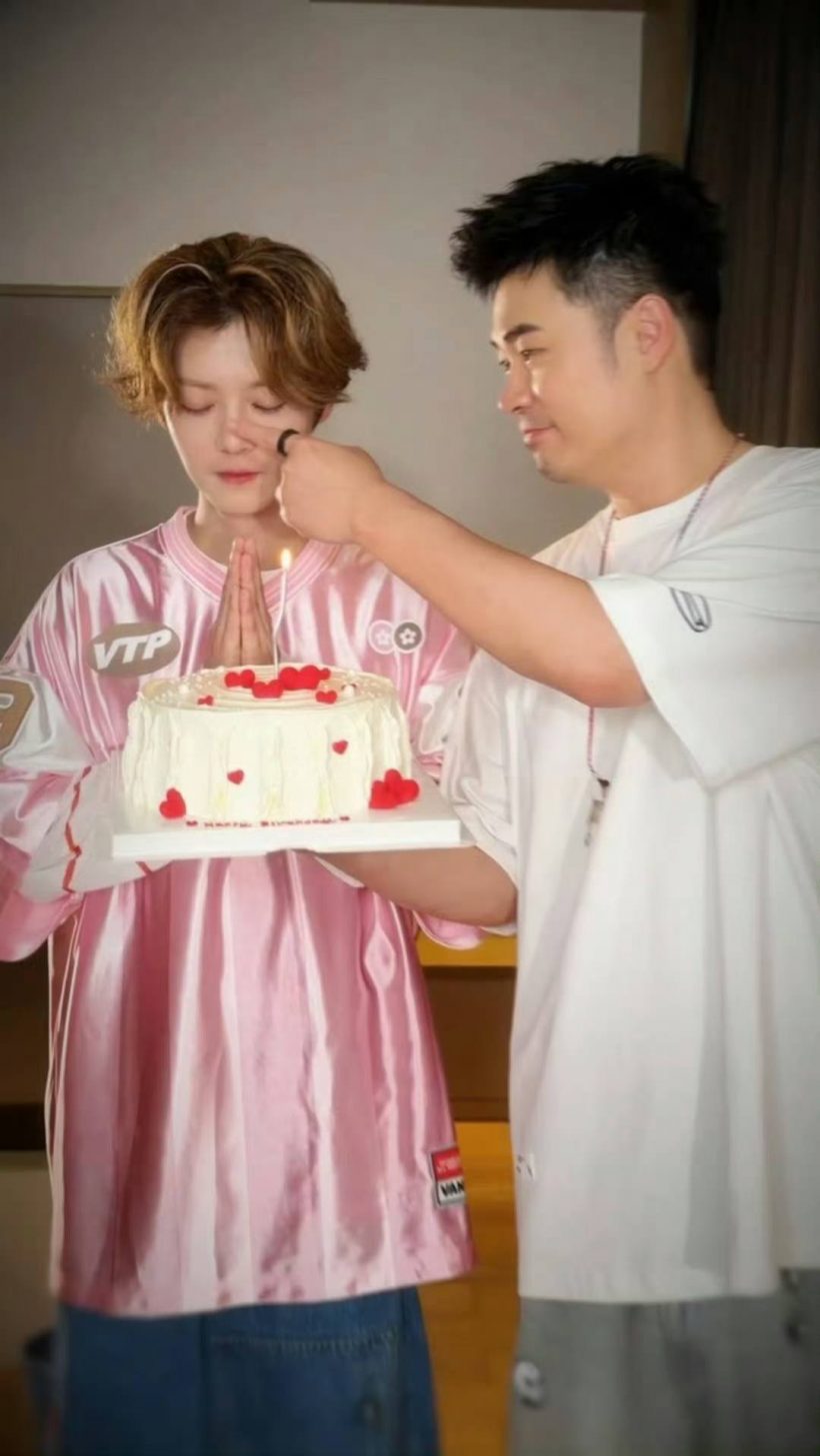 จบไหม? ย้อนรอยรัก 9 ปี หนุ่มคนดัง ไร้เงาแฟนสาวอวยพร