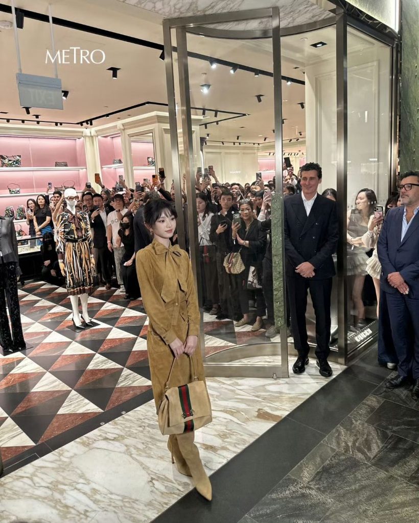 ห้างแตก! นางเอกดาวรุ่ง โผล่งาน Gucci คนแห่รอเเน่น 3 ชั้น