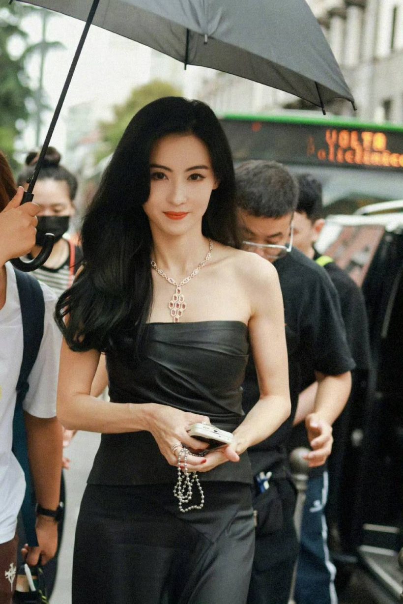 ที่ไทยมีอั้มที่จีนมีเธอคนนี้ เปิดภาพนางเอกดังวัย 43 สวยสะพรั่งถนนมิลานเเตก!