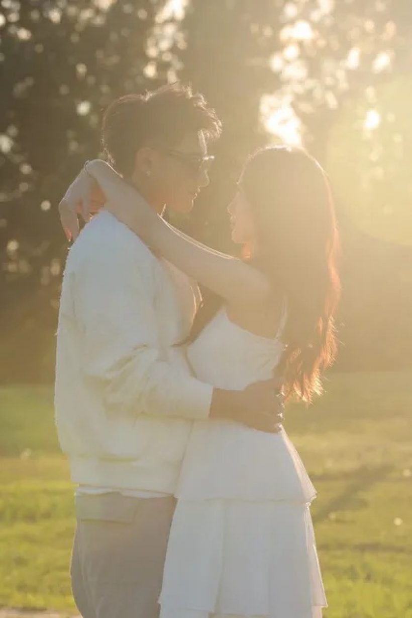 เซอร์ไพรส์! คู่รักดังจดทะเบียนสมรสเเล้ว งานเเต่งขอจัดเเบบชิลๆ