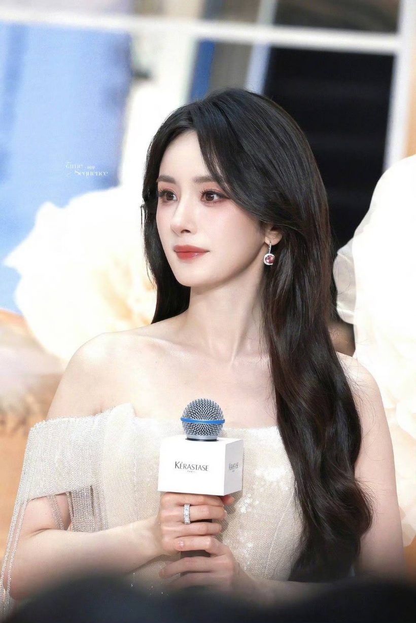 สมฉายา ห้างเเตก! คนเเห่มาดูความสวยนางเอกดังนับหมื่น