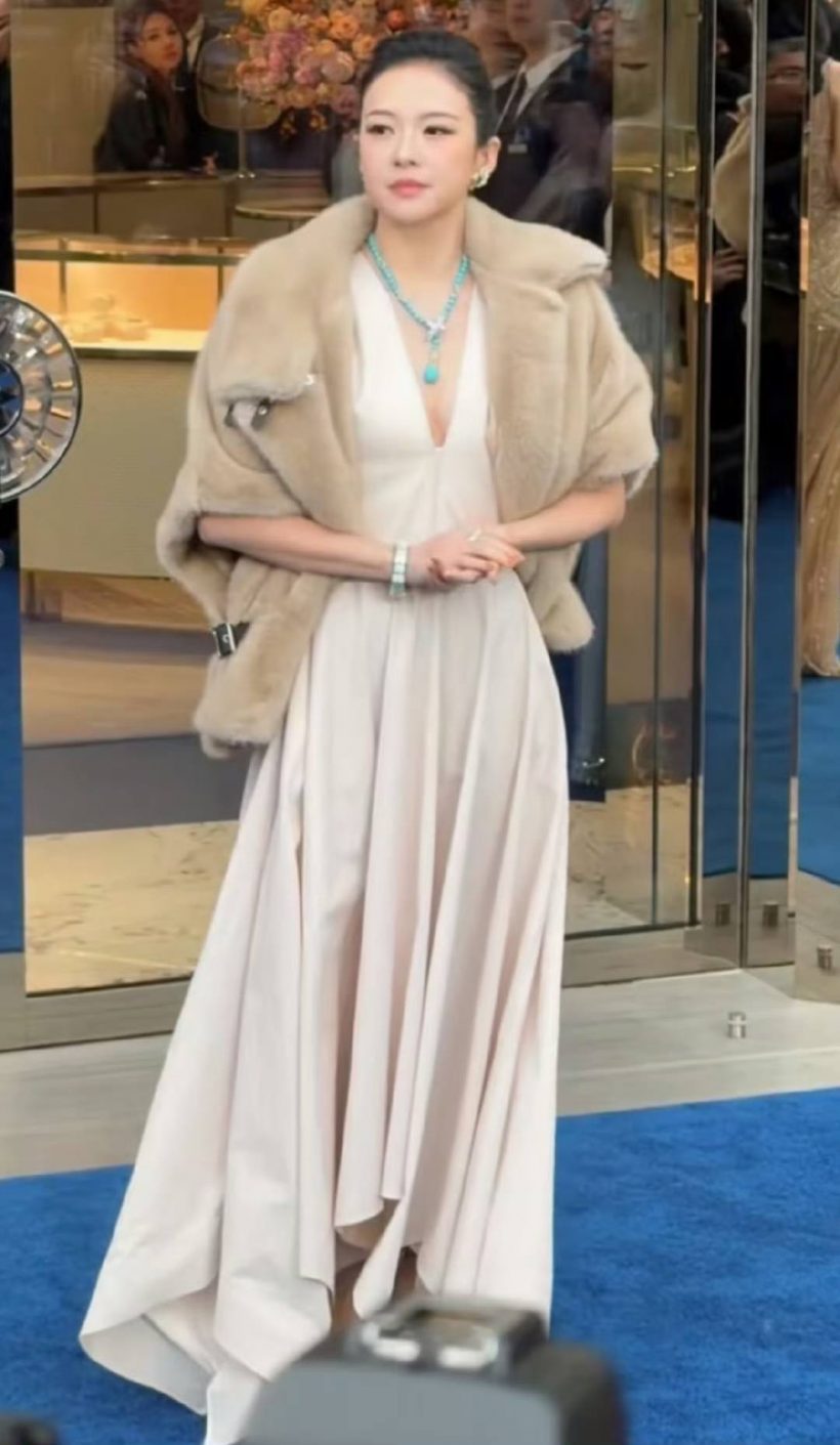 จำแทบไม่ได้ นางเอกดังหน้าเปลี่ยนสุดๆนึกว่าคนละคน?!