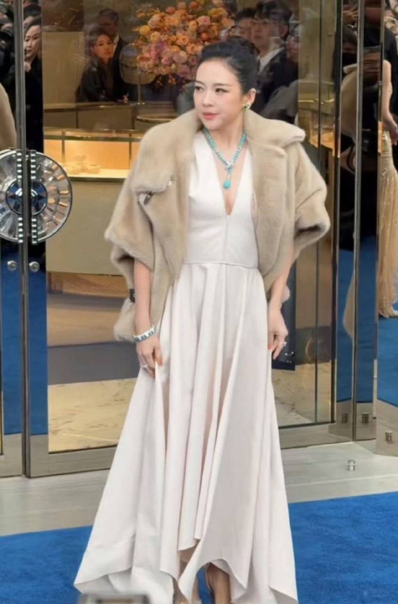 จำแทบไม่ได้ นางเอกดังหน้าเปลี่ยนสุดๆนึกว่าคนละคน?!