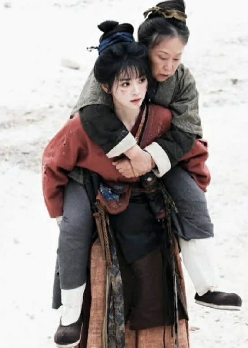 หน้าหวานพลังช้าง! นางเอกดังจีน แบกหมู 40 โลฯ วิ่งปลิว