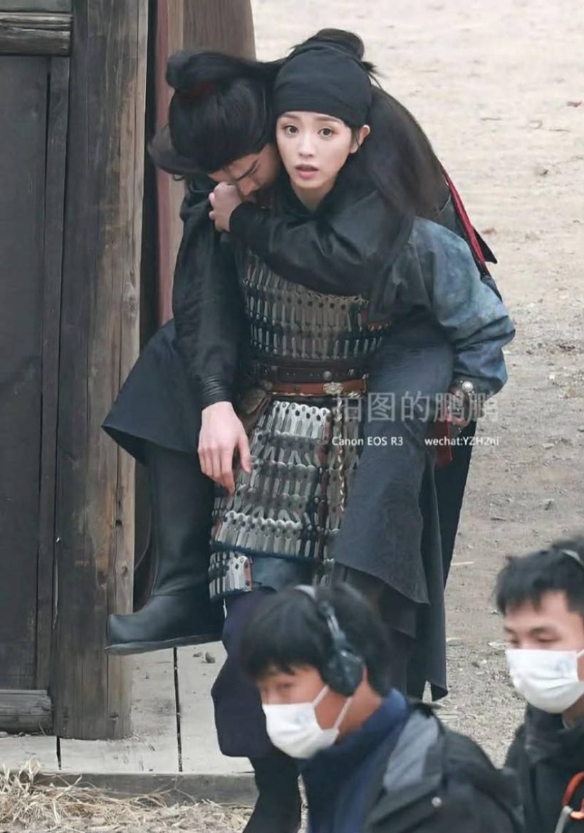 หน้าหวานพลังช้าง! นางเอกดังจีน แบกหมู 40 โลฯ วิ่งปลิว