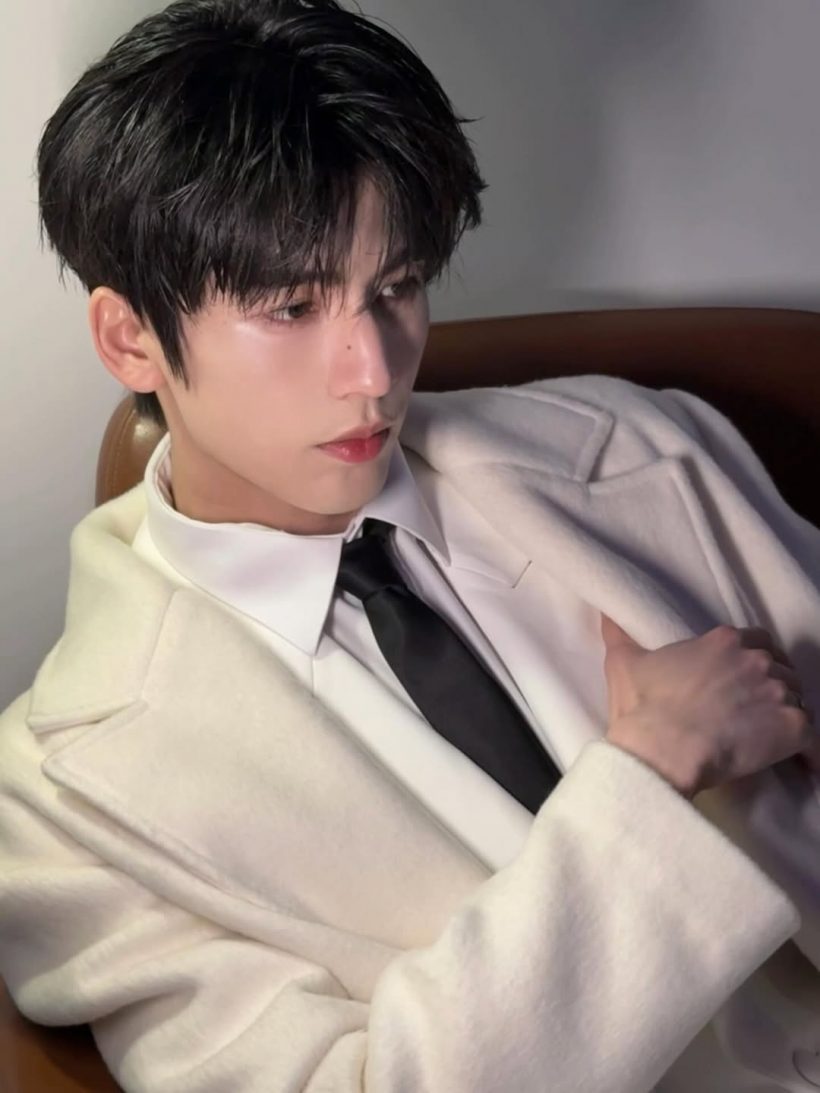 เเฟนๆบรรยายความหล่อ จางหลิงเฮ่อ ได้เจอตัวจริงกรี๊ดหนักมาก!