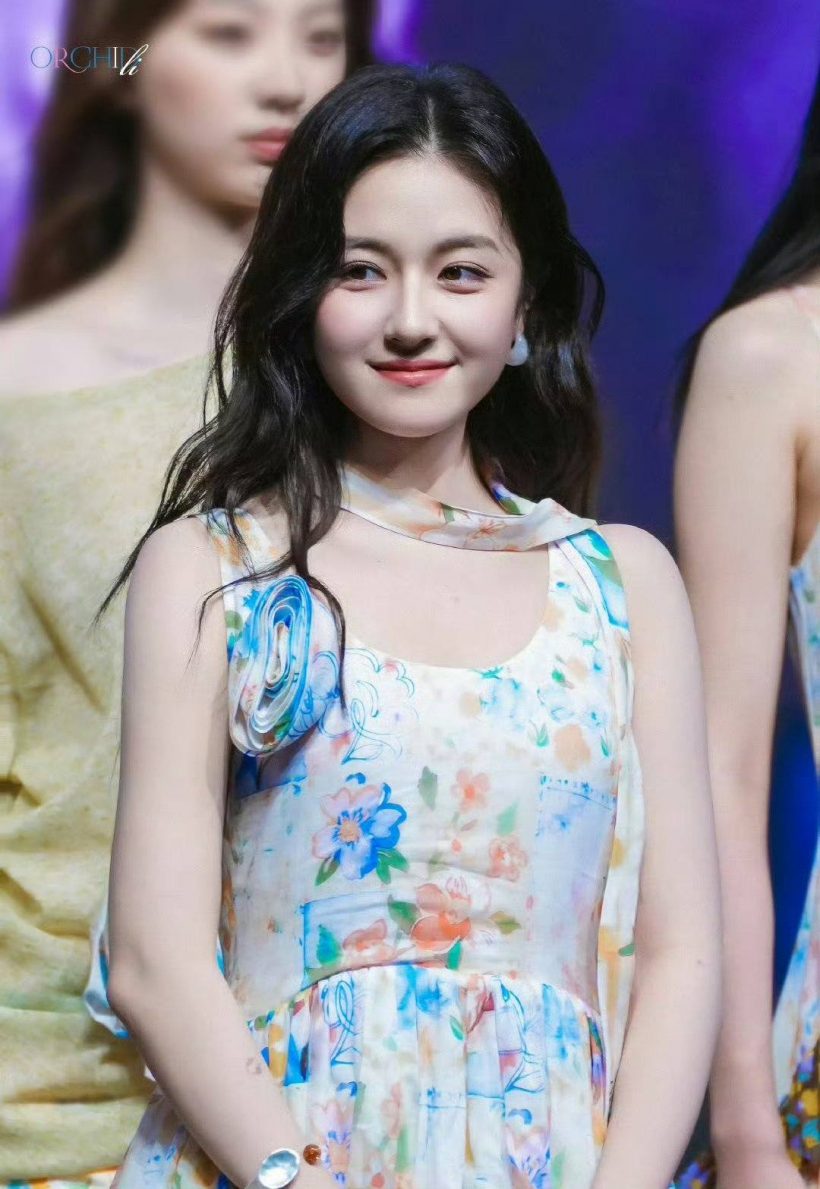 นางเอดาวรุ่งโดนวิจารณ์รูปร่างๆ หุ่นอวบ จนชาวเน็ตเสียงเเตก!