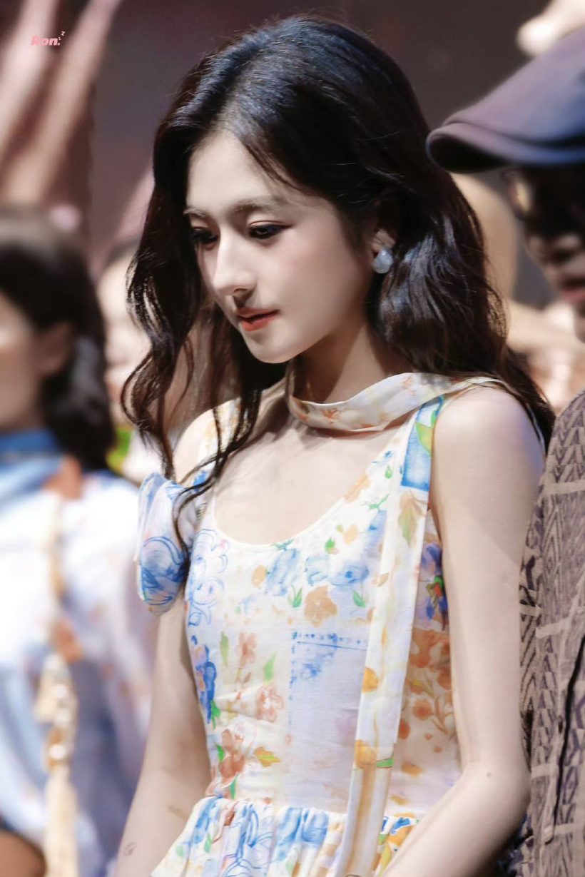 นางเอดาวรุ่งโดนวิจารณ์รูปร่างๆ หุ่นอวบ จนชาวเน็ตเสียงเเตก!