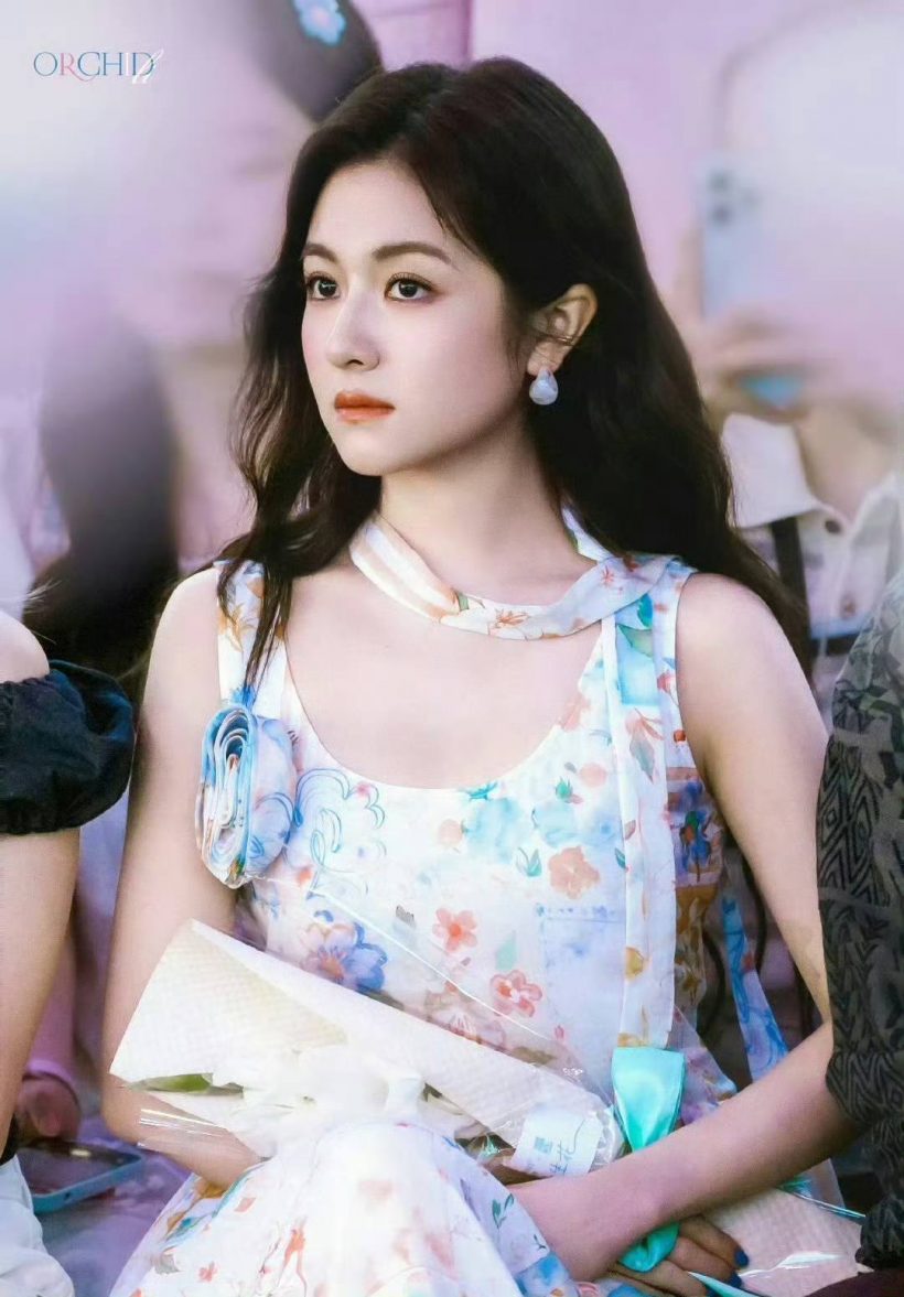 นางเอดาวรุ่งโดนวิจารณ์รูปร่างๆ หุ่นอวบ จนชาวเน็ตเสียงเเตก!