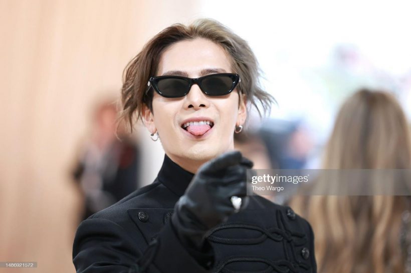 ส่องความหล่อฉบับตัวพ่อ แจ็คสัน หวัง สาดออร่ากลางพรมแดงMet Gala