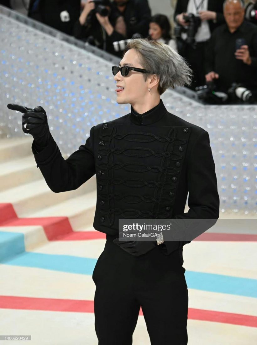 ส่องความหล่อฉบับตัวพ่อ แจ็คสัน หวัง สาดออร่ากลางพรมแดงMet Gala