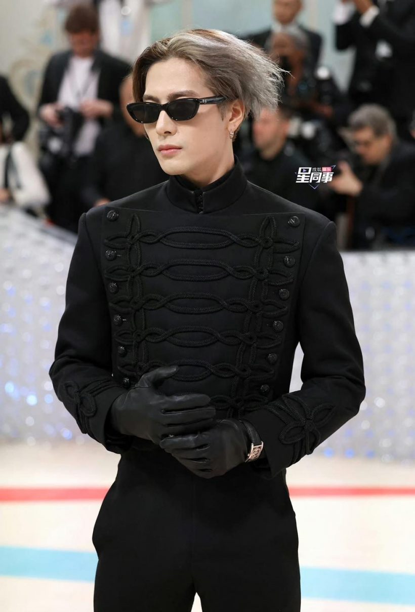 ส่องความหล่อฉบับตัวพ่อ แจ็คสัน หวัง สาดออร่ากลางพรมแดงMet Gala