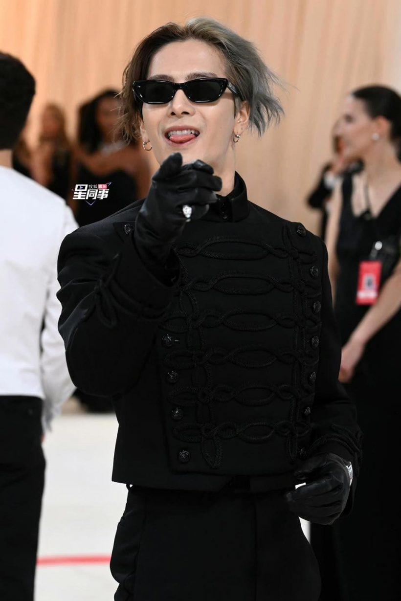 ส่องความหล่อฉบับตัวพ่อ แจ็คสัน หวัง สาดออร่ากลางพรมแดงMet Gala