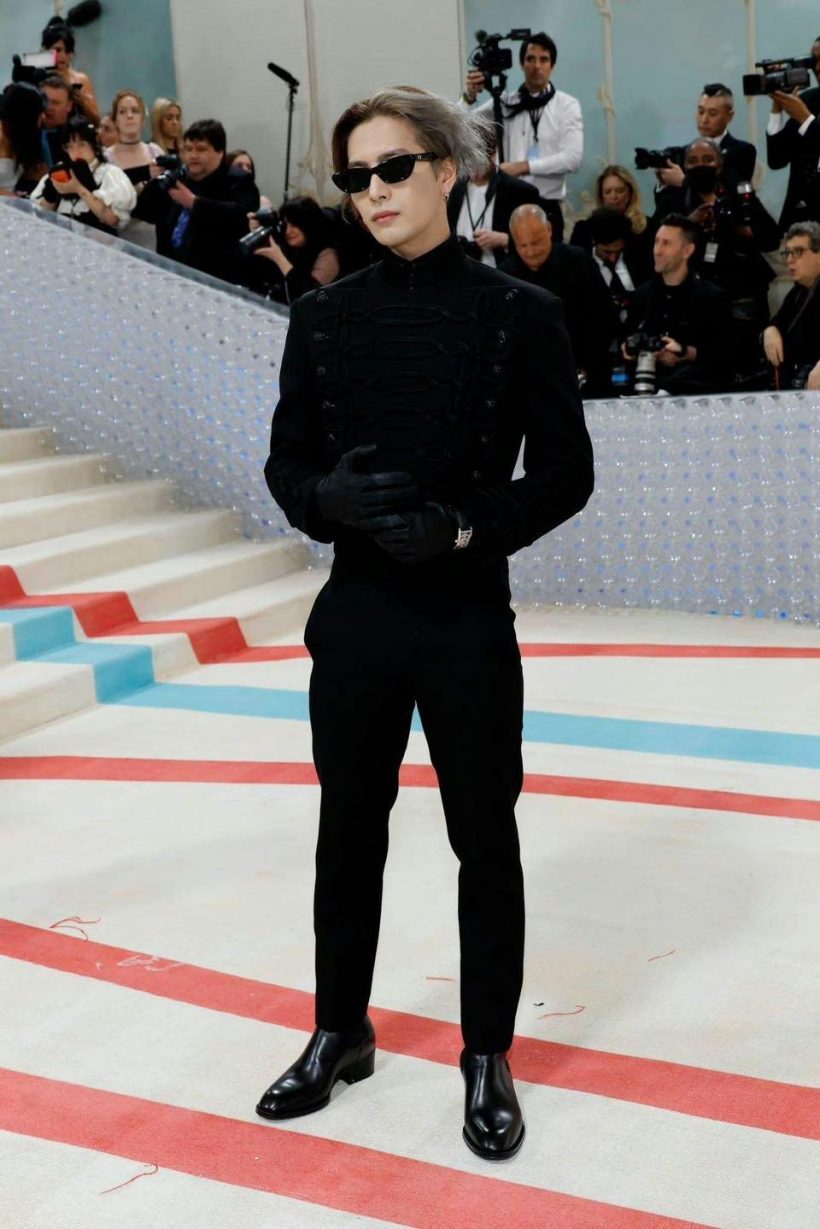 ส่องความหล่อฉบับตัวพ่อ แจ็คสัน หวัง สาดออร่ากลางพรมแดงMet Gala