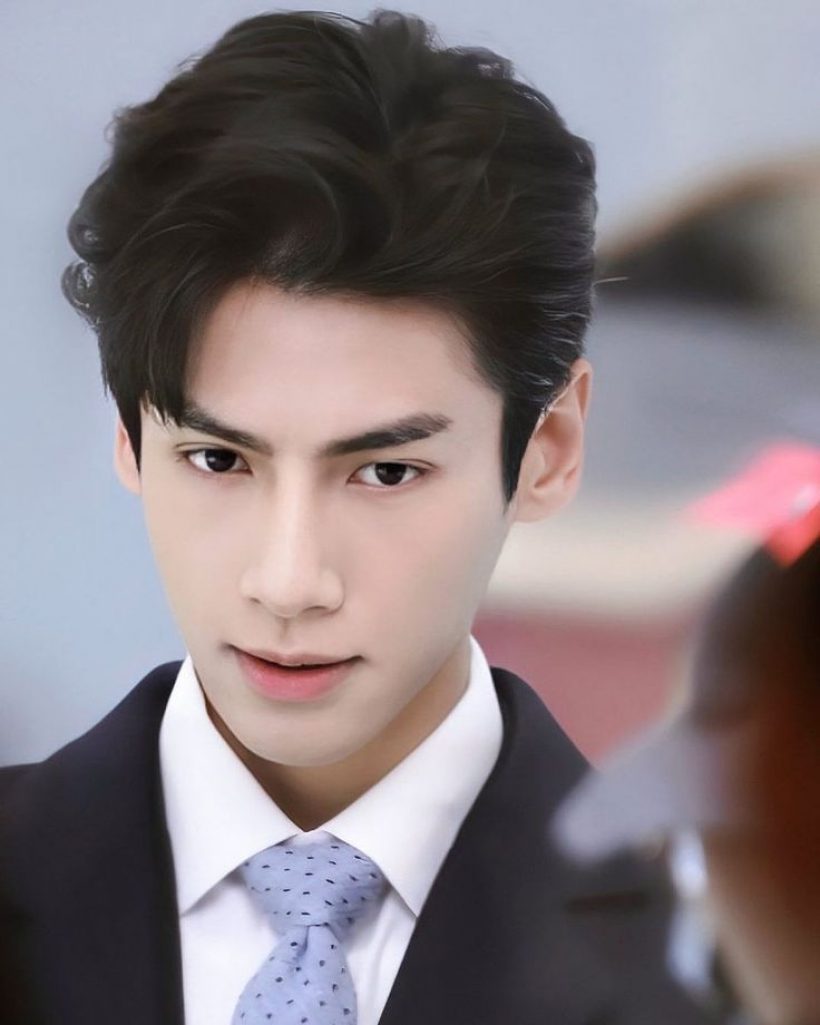 พระเอกลูกรักแม่จีนไม่ห่วงหล่อ ลุคหลังกล้องสุดชิลใครจะถ่ายก็เชิญ