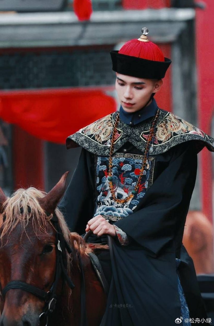 เจ็บจริง! หามพระเอกดาวรุ่งจีนส่ง รพ.ด่วน! หลังโดนดาบแทงหน้า