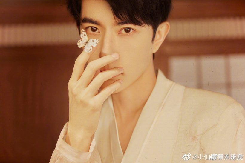 ขอให้เป็นเเค่ข่าวลือ สื่อจีนรายงาน ดาราหนุ่มพลัดตกตึกเสียชีวิต!