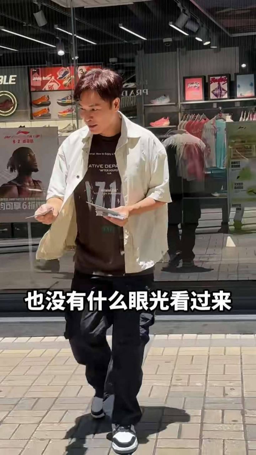 เด็กรุ่นใหม่ไม่มีใครรู้จัก อดีตพระเอกดัง ยืนเเจกใบปลิวเเต่โดนเมิน