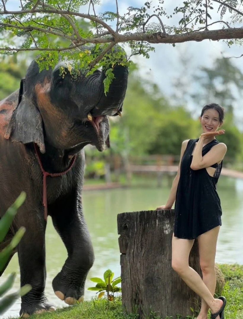 นางเอกจีนสุดฮอตลัดฟ้าเที่ยวไทย ยิ้มสดใสชีวิตเเฮปปี้สุดๆ