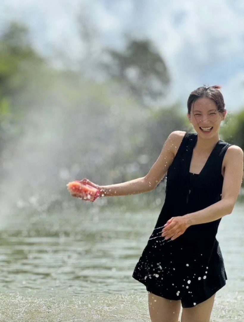นางเอกจีนสุดฮอตลัดฟ้าเที่ยวไทย ยิ้มสดใสชีวิตเเฮปปี้สุดๆ