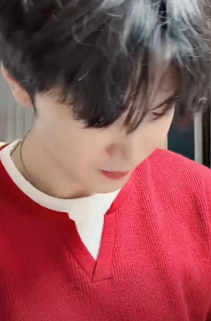 พระเอกดัง ใจป๋า! ควักเงินเเจกเเฟนๆ 1.2 ล้าน