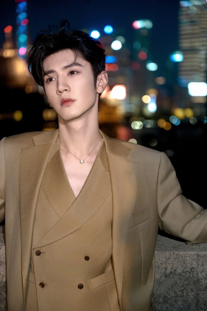 พระเอกดัง ใจป๋า! ควักเงินเเจกเเฟนๆ 1.2 ล้าน