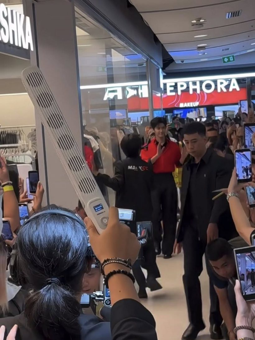 ห้างแตก! พระเอกจีนบุกไทย แฟนๆแห่กรี๊ดแน่นเซ็นทรัลเวิลด์