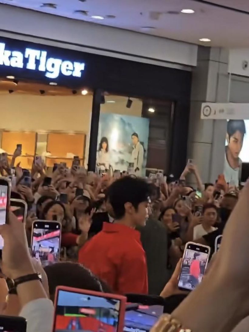 ห้างแตก! พระเอกจีนบุกไทย แฟนๆแห่กรี๊ดแน่นเซ็นทรัลเวิลด์