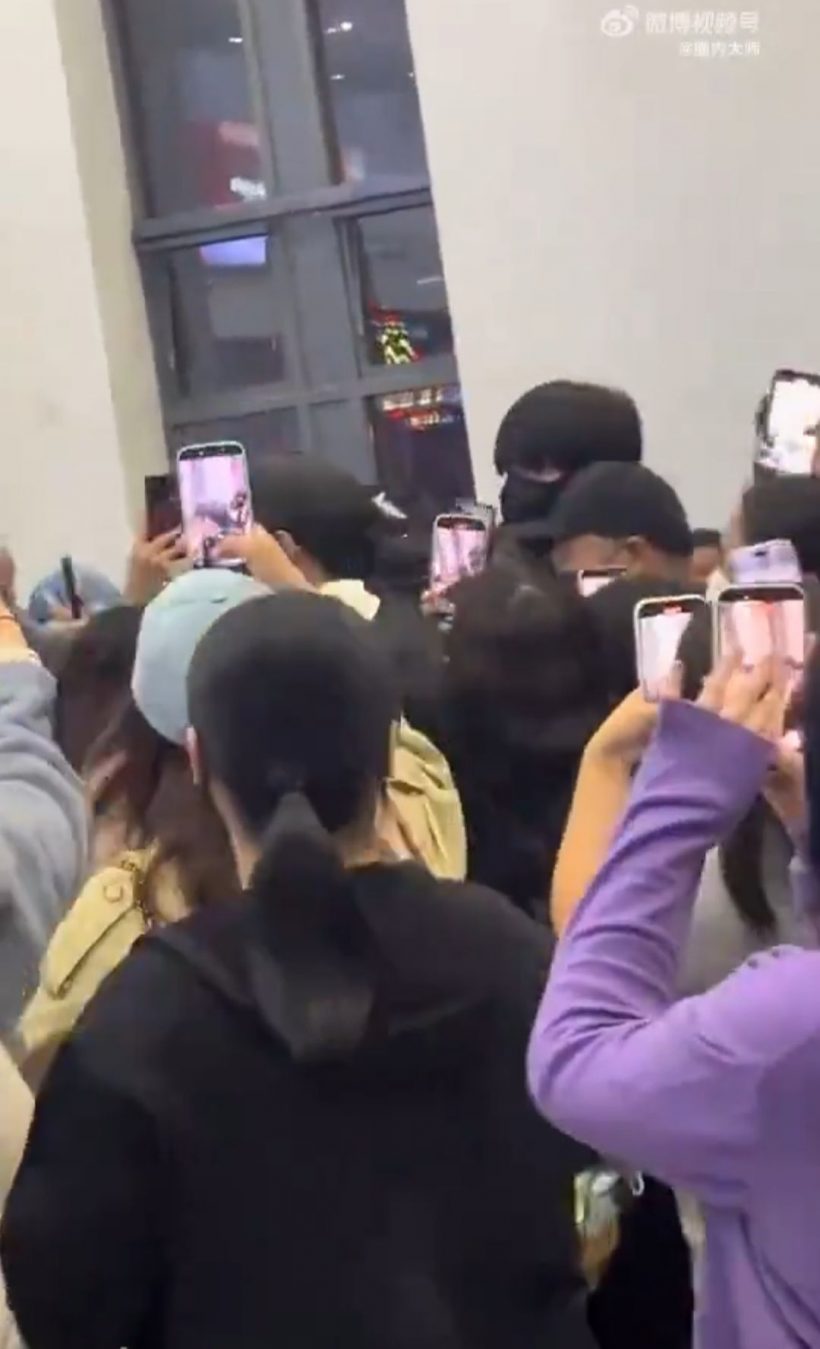 เปิดคลิปนาทีชุลมุน จางหลิงเฮ่อ ถูกฝูงซาเเซงวิ่งไล่ตาม