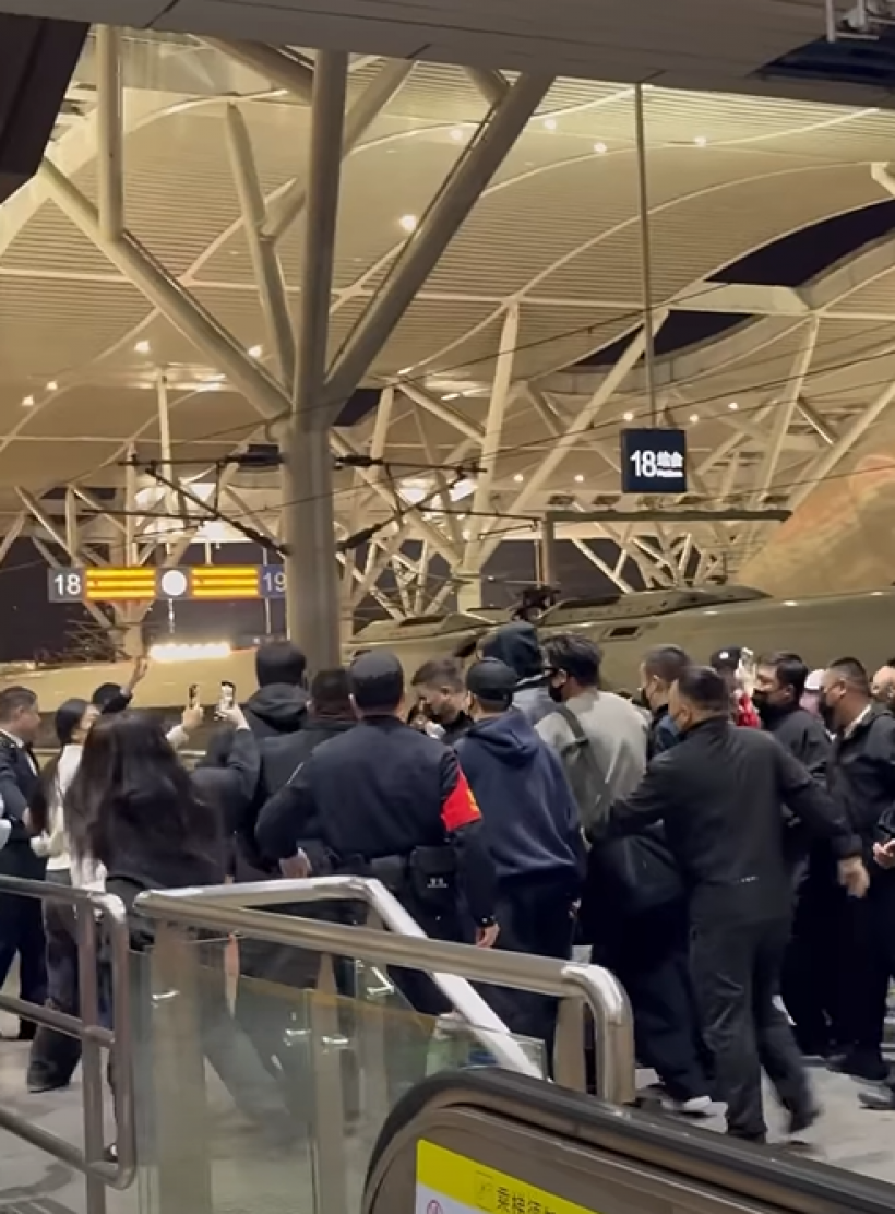 เปิดคลิปนาทีชุลมุน จางหลิงเฮ่อ ถูกฝูงซาเเซงวิ่งไล่ตาม