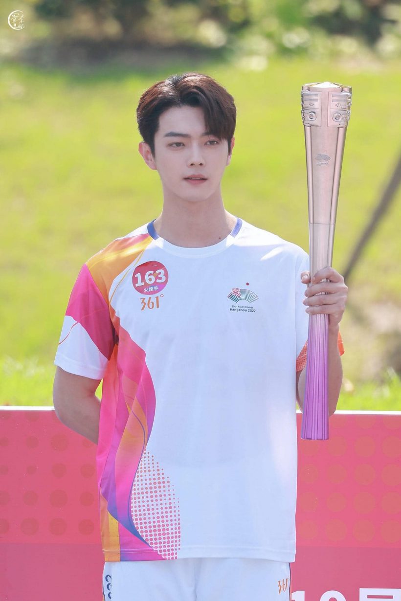   กรี๊ดซุปตาร์หนุ่มถูกเลือกวิ่งคบเพลิงเอเชียนเกมส์ หล่อจึ้งสะกดสายตาผู้คน